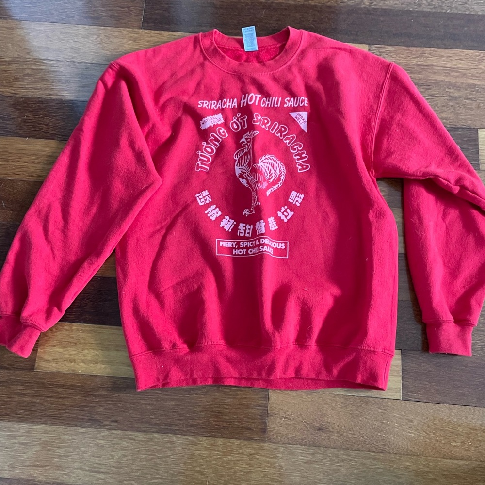 Sriracha red sweatshirt unisex M